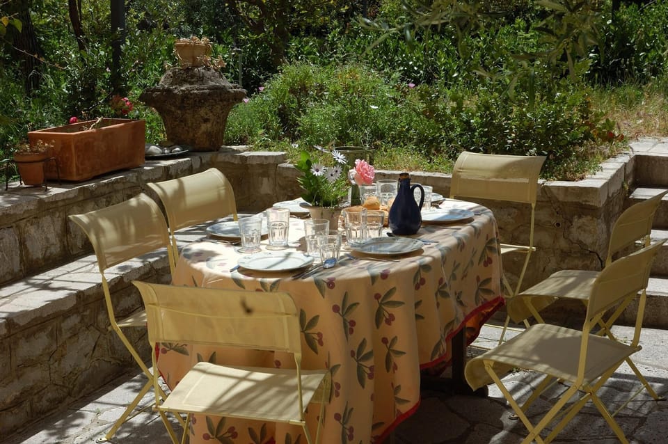 Eating outddor in the garden