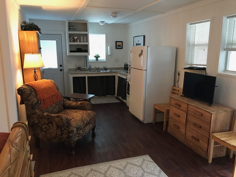 Complete kitchen.
