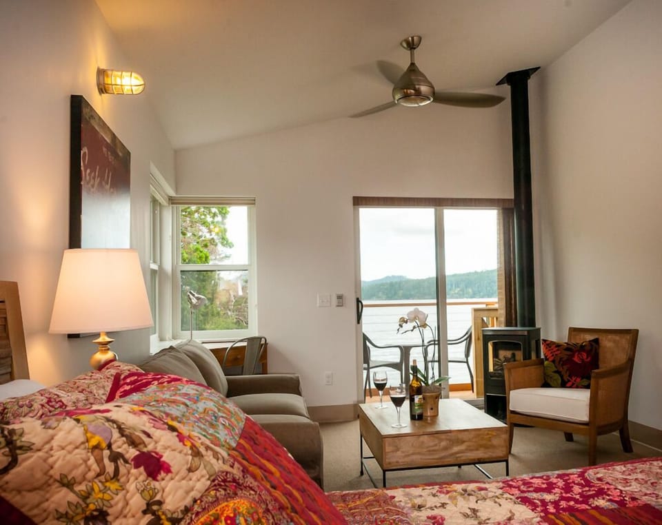 Studio apartment has everything you need.