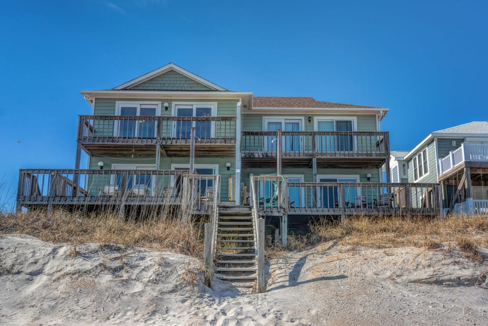 The left side in this picture from the beach.