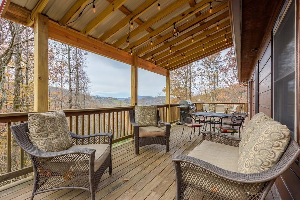 Covered Outdoor Sitting Area with Mountain Views