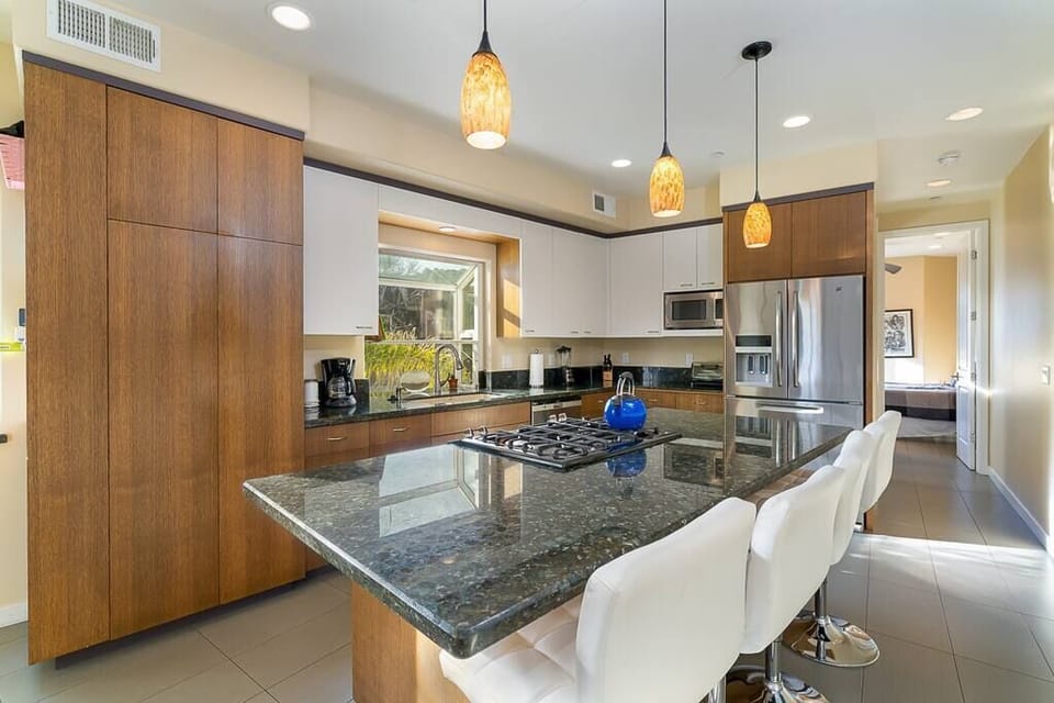 Kitchen island seats 4