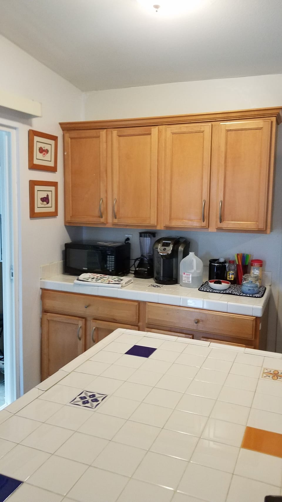 Microwave, coffee maker, teas, honey, sugar, Splenda, coffee, cream, K pods