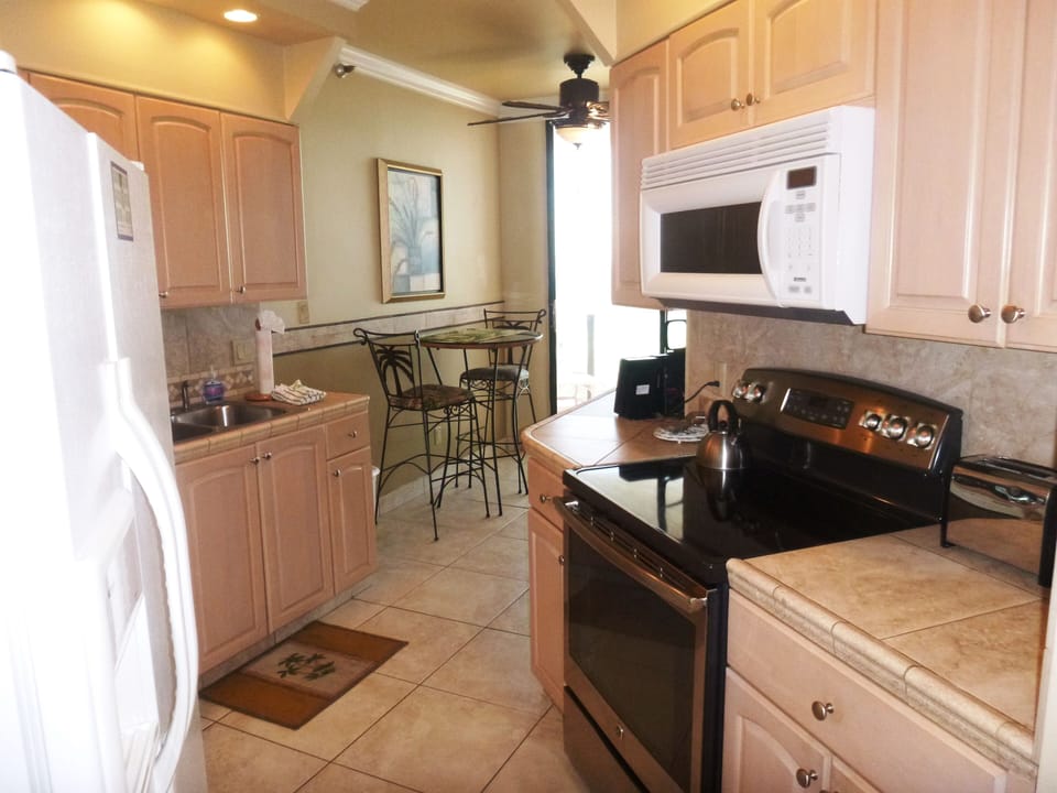 Fully equipped kitchen.