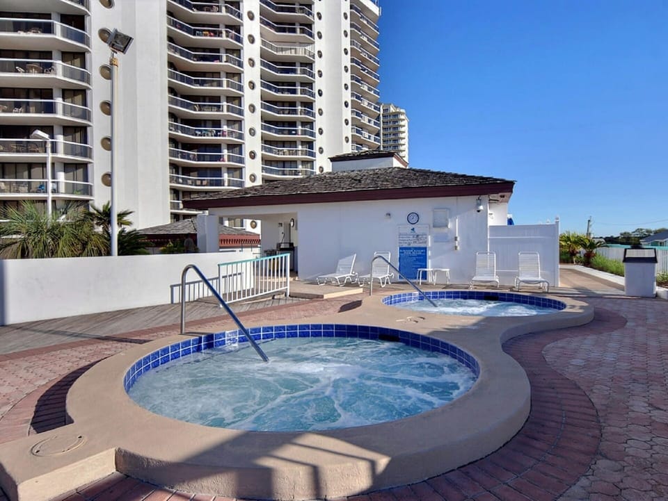 2 Hot tubs Bathhouse showers  saunas bathroom's. Men & Women Relax and enjoy :)