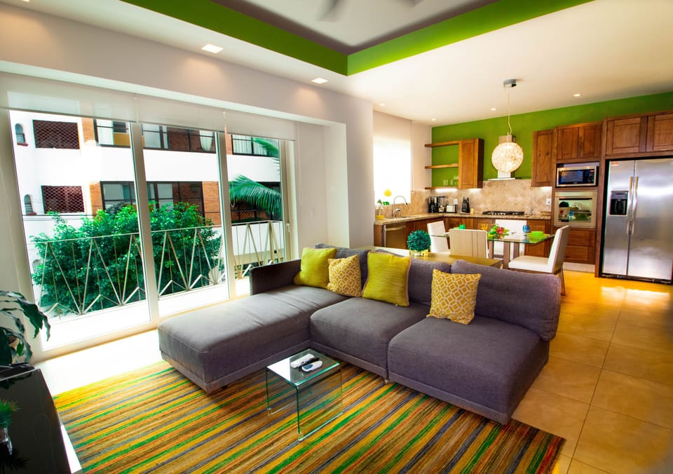 V177 204, Living room . (MyPVRentals) with sofa bed