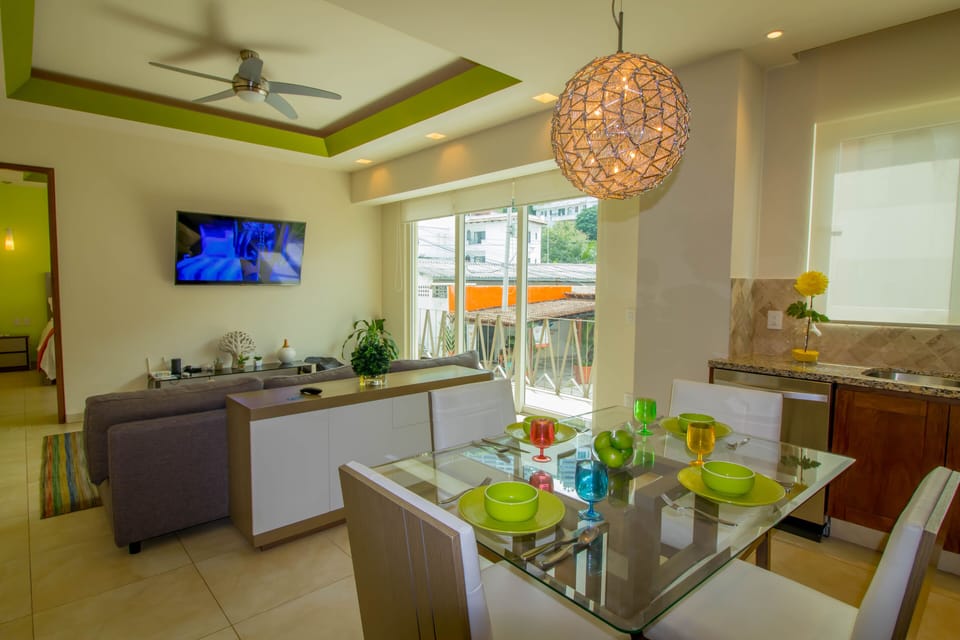 V177 204, Dining room. (MyPVRentals)