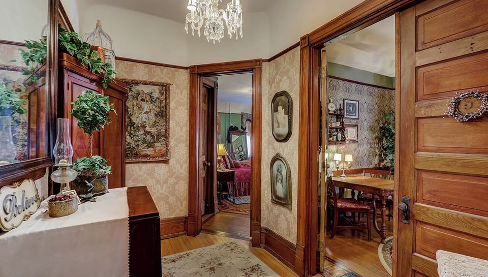 Richards Room  | Individually decorated, free WiFi, bed sheets