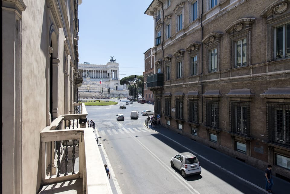 Amazing view  of Piazza Venezia from the balcony!