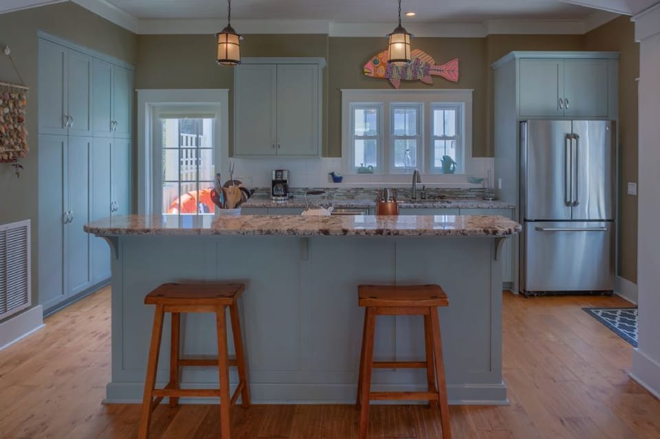 Kitchen_with_Bar_Seating