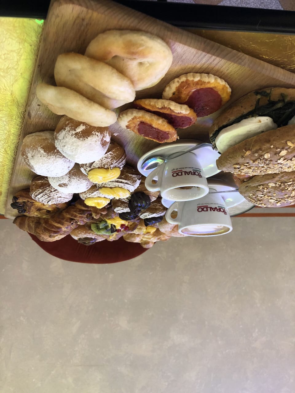 Breakfast at the Plebiscito Bar, only 2 minutes away from the apartment 