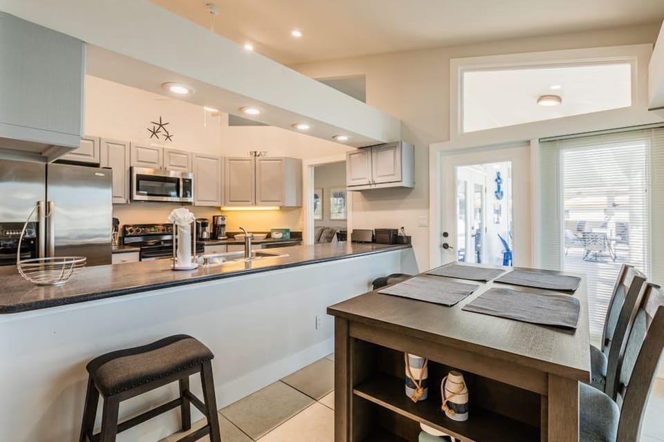 Breakfast Nook/Kitchen
