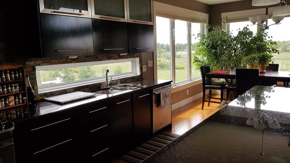Kitchen & Dining Area