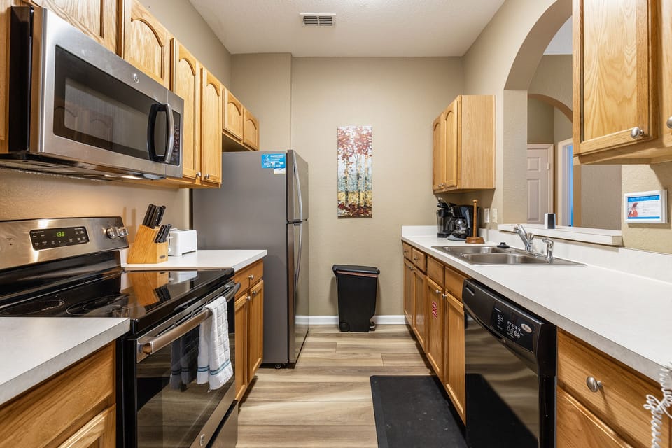 The fully equipped kitchen offers all the basics to prepare delicious family meals