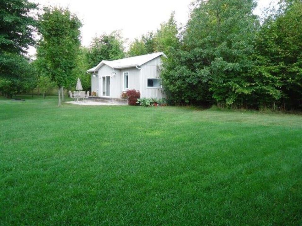 Large enclosed yard is ideal for young children