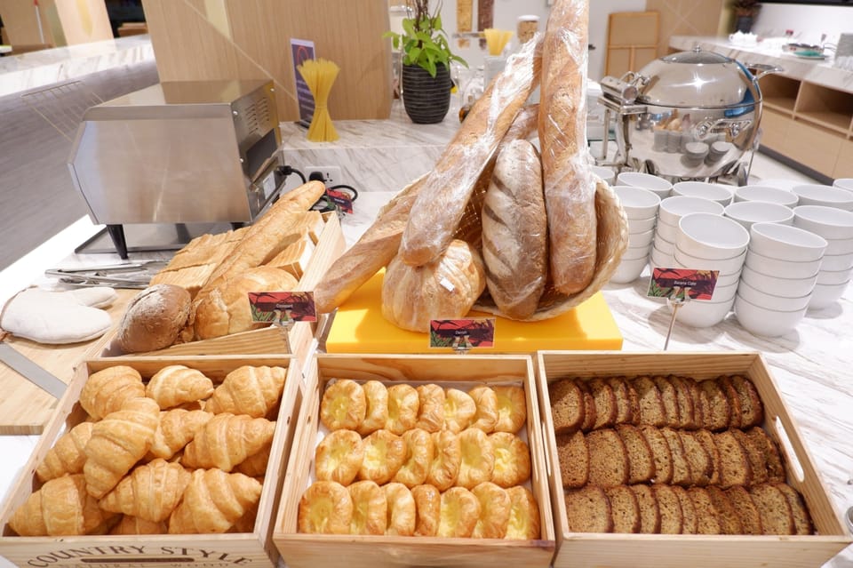 Daily cooked-to-order breakfast for a fee
