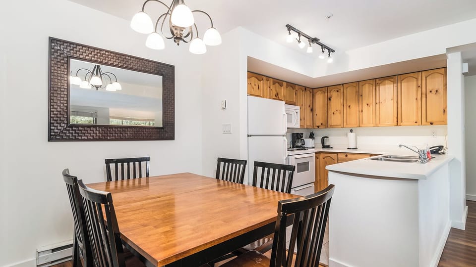 Dining room & kitchen