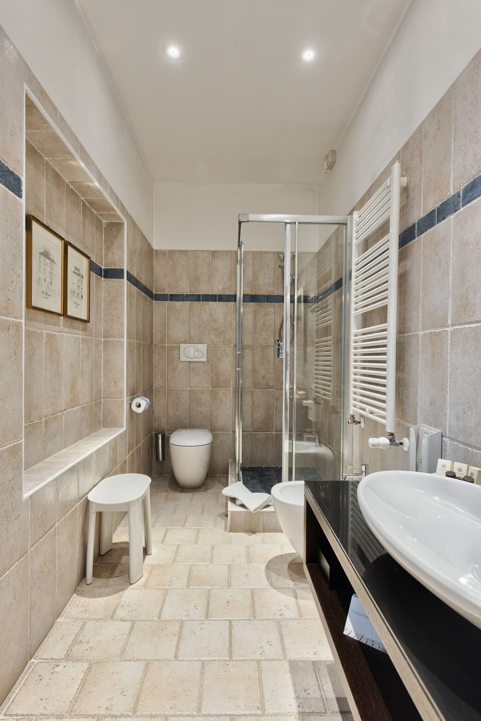 Superior Double Room | Bathroom | Shower, hair dryer, bidet, towels