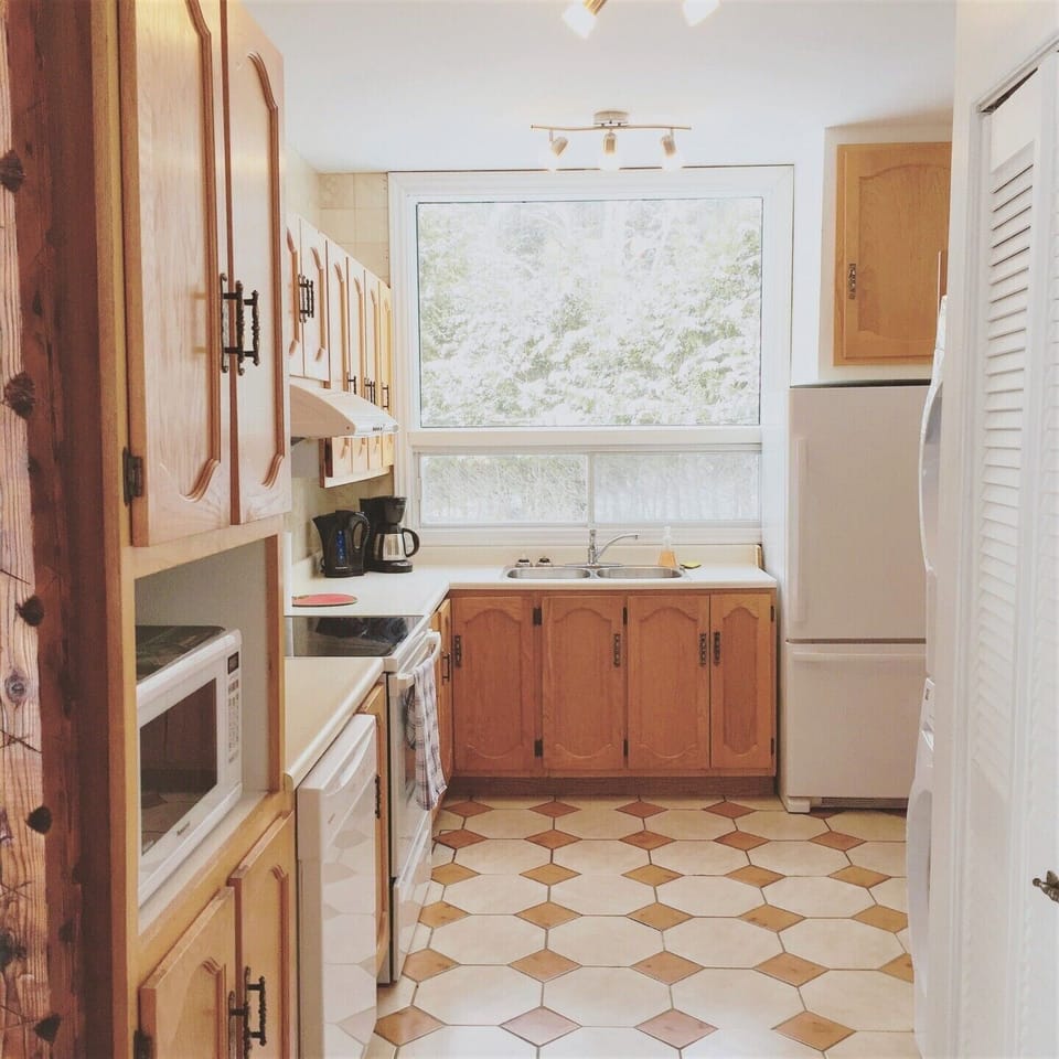Fully equipped kitchen with diswasher, washer and dryer