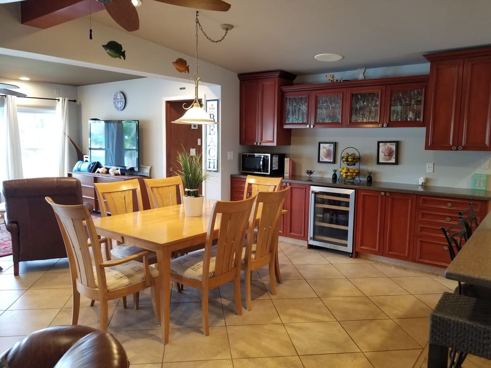 Dining room - yes, big wine fridge! Kitchen is to your right, waterfront left : 
