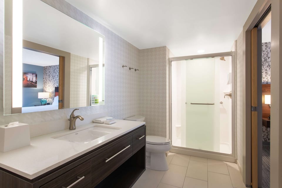 Suite, 1 Bedroom, Non Smoking | Bathroom shower