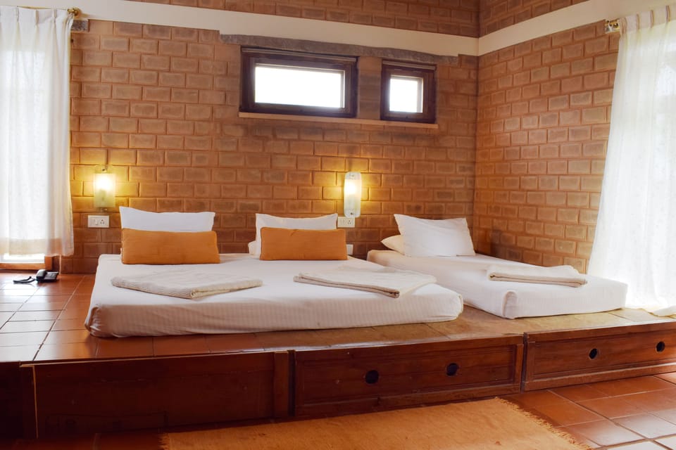 Deluxe Double Room | Living room