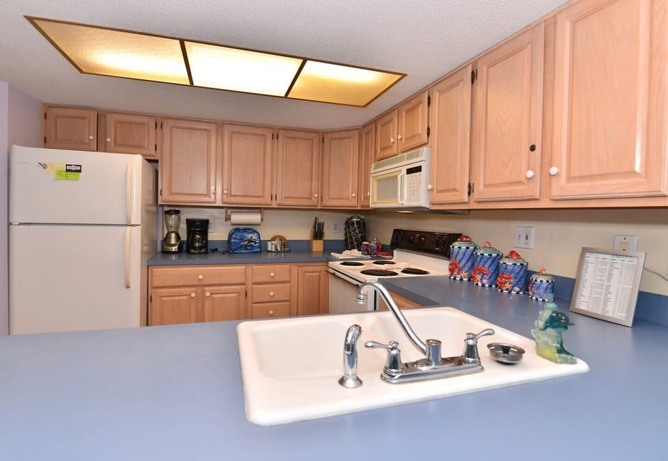Full Size Kitchen Fully Stocked