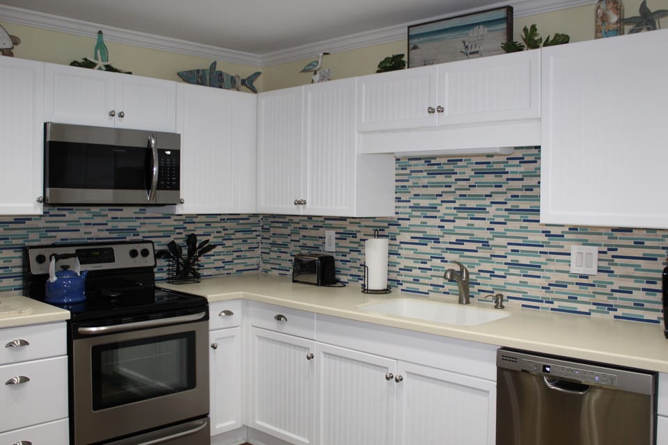 NEW KITCHEN & FULLY STOCKED WITH ANYTHING YOU COULD NEED