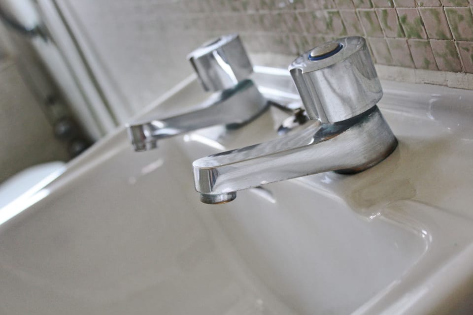 Bathroom sink
