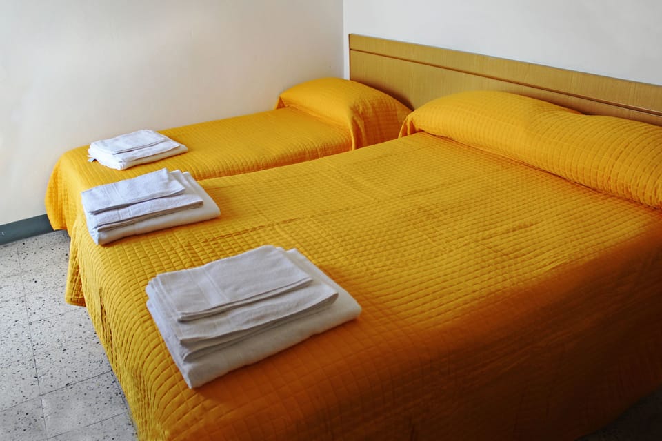 Triple Room | Cribs/infant beds