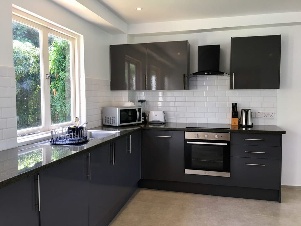Your fullyfitted kitchen with washing machine and dishwasher.