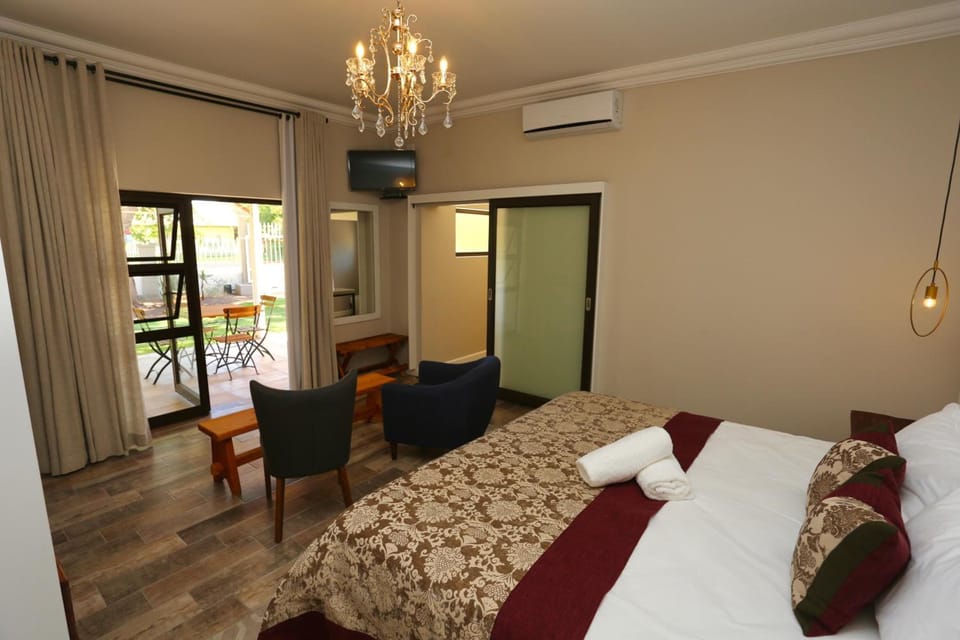 In-room safe, WiFi (free), bed sheets