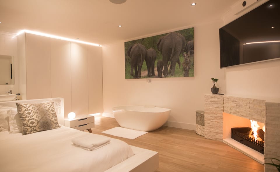 Superior Room with Fireplace | Egyptian cotton sheets, premium bedding, memory foam beds