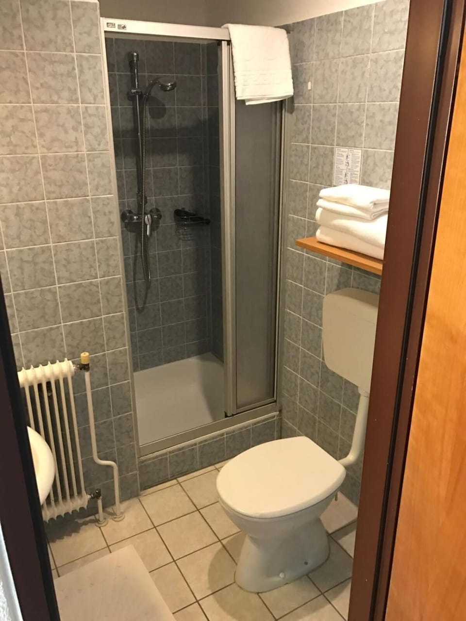 Shower, free toiletries, towels