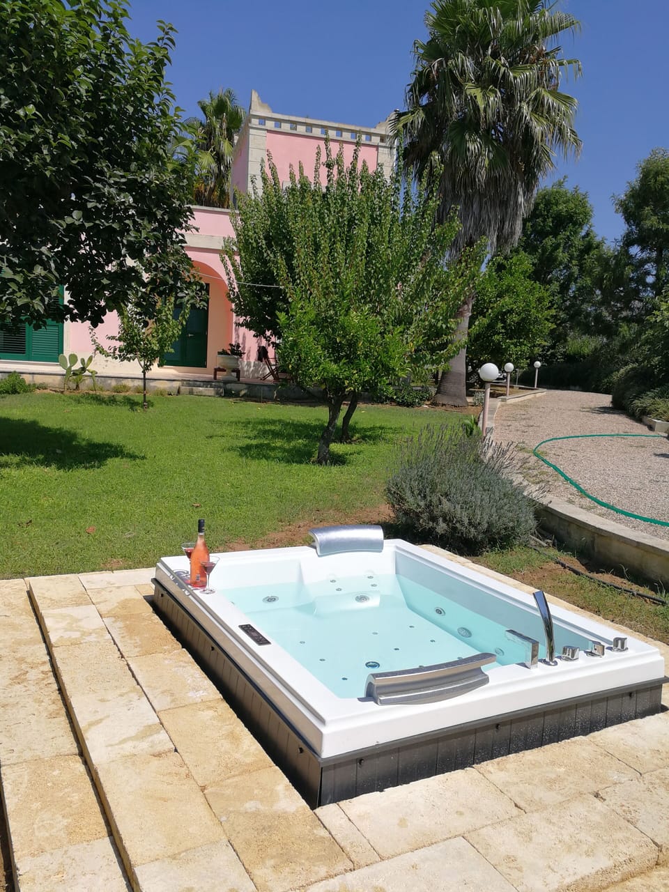 Outdoor spa tub