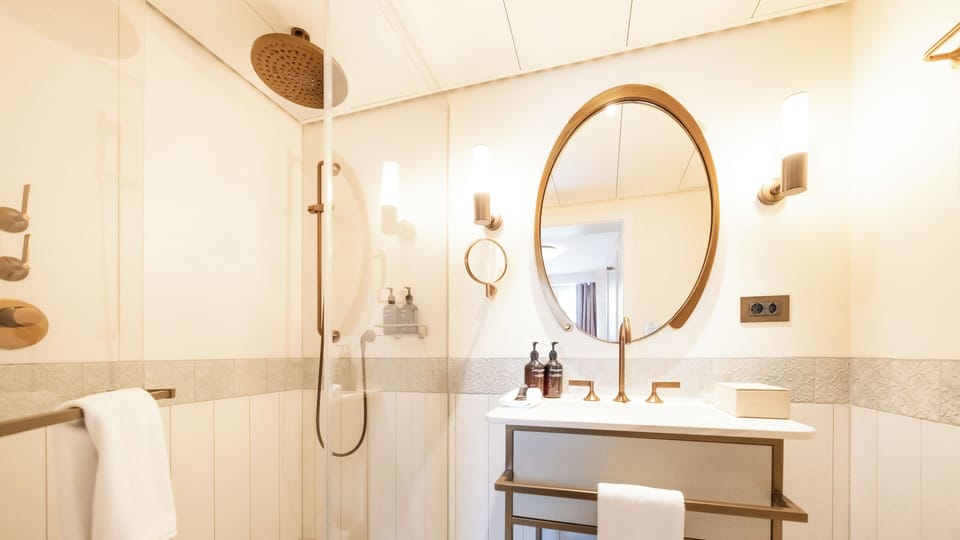 Ambassador Classic Plus | Bathroom | Eco-friendly toiletries, hair dryer, bathrobes, slippers