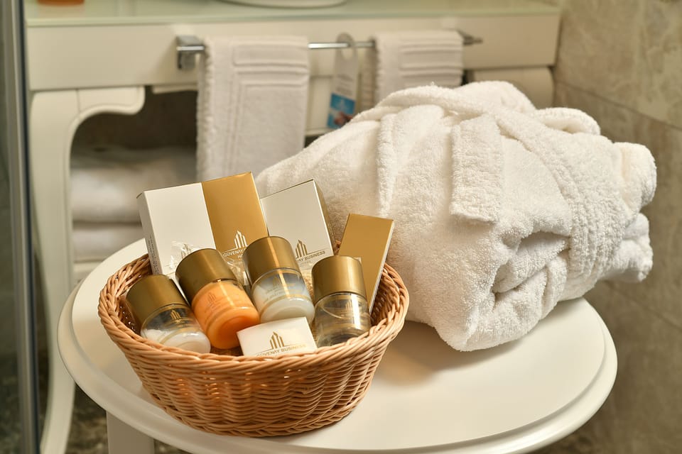 Suite, 1 Queen Bed | Minibar, in-room safe, desk, blackout drapes