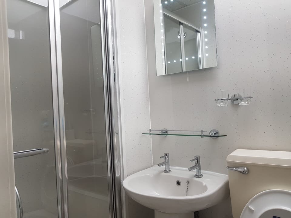 Family Double or Twin Room, Private Bathroom | Bathroom | Shower, free toiletries, hair dryer, towels