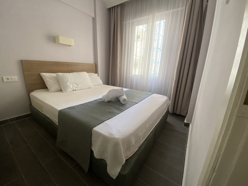 Individually decorated, desk, soundproofing, free WiFi