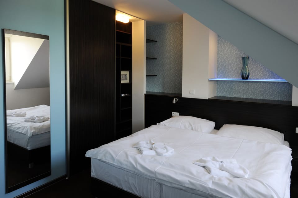 Minibar, in-room safe, desk, soundproofing