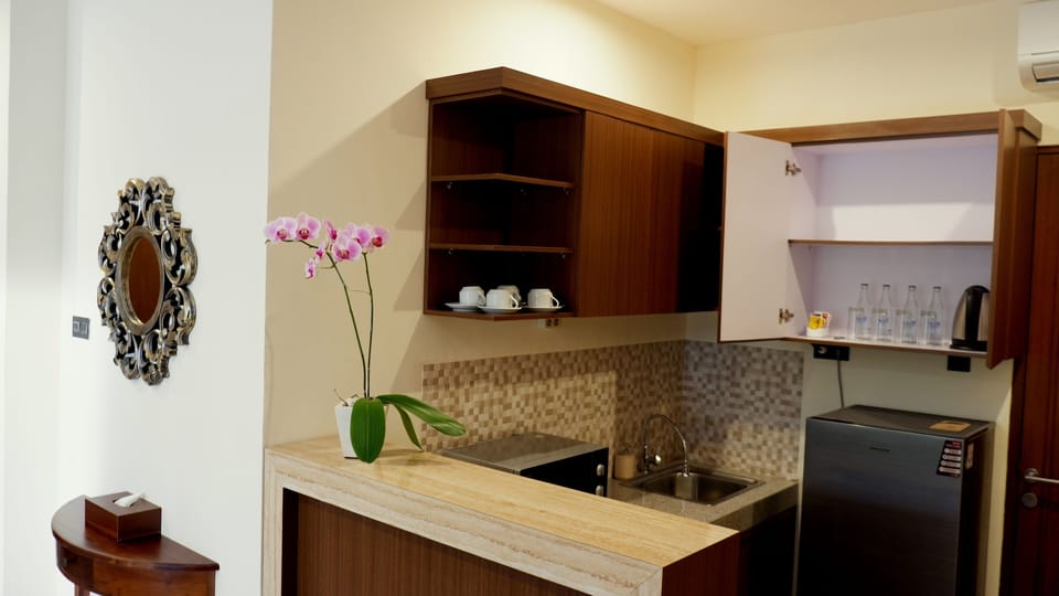 Family Room, 2 Bedrooms | In-room dining