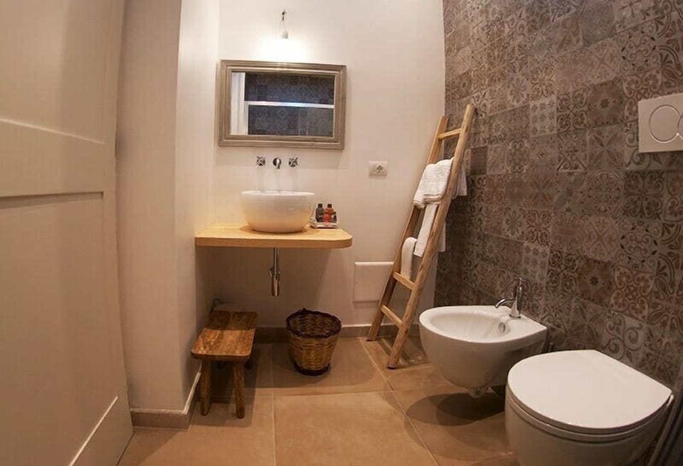 Deluxe Double Room, 1 Queen Bed | Bathroom | Shower, free toiletries, hair dryer, bathrobes