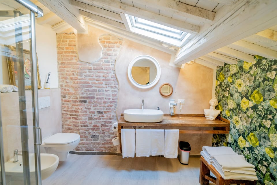 Deluxe Quadruple Room, 1 Bedroom (Green Room) | Bathroom | Shower, rainfall showerhead, free toiletries, hair dryer