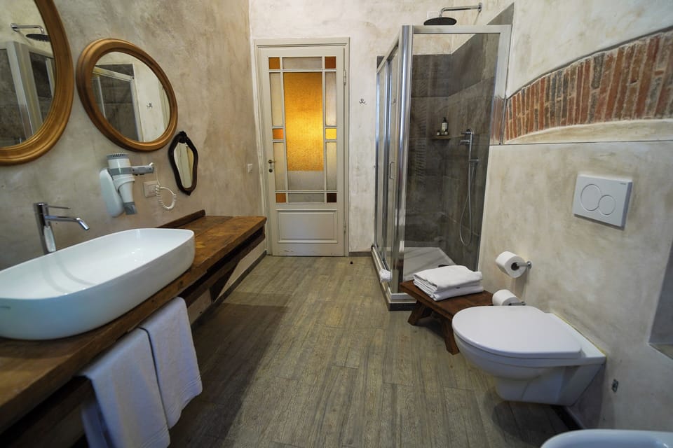 Deluxe Double Room, 1 Bedroom (Red Room) | Bathroom | Shower, rainfall showerhead, free toiletries, hair dryer