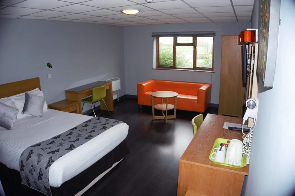 Double Room, 1 Double Bed, Non Smoking | 1 bedroom, Egyptian cotton sheets, premium bedding, desk