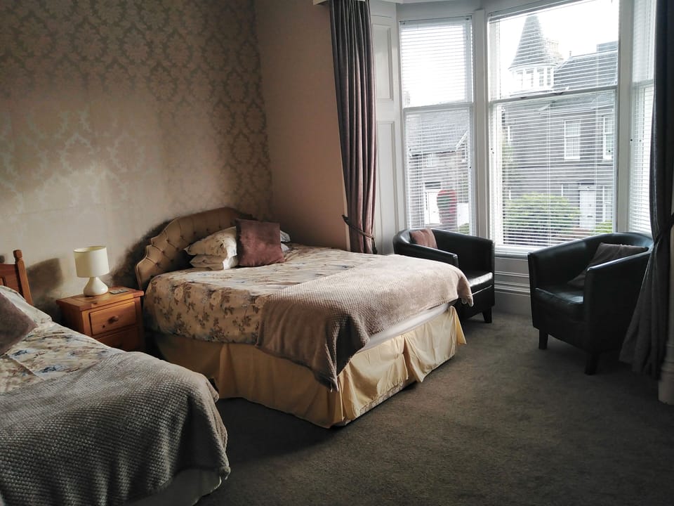 Comfort Triple Room (with Shower) | Iron/ironing board, free WiFi, bed sheets
