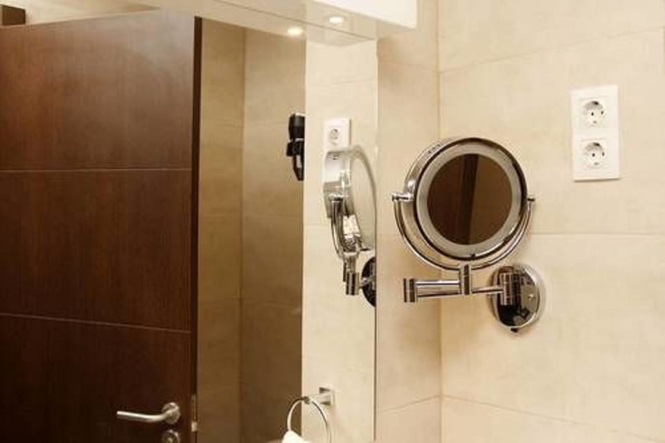 Double Room | Bathroom | Deep soaking tub, free toiletries, hair dryer (on request), towels