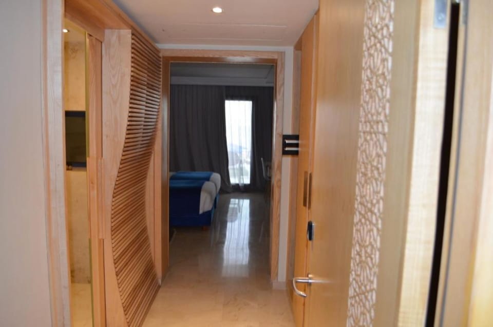 Basic Room | Bathroom shower