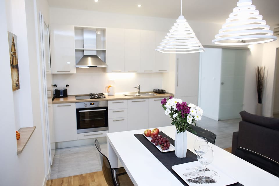 Luxury Apartment, 2 Bedrooms | 1 bedroom, in-room safe, soundproofing, iron/ironing board