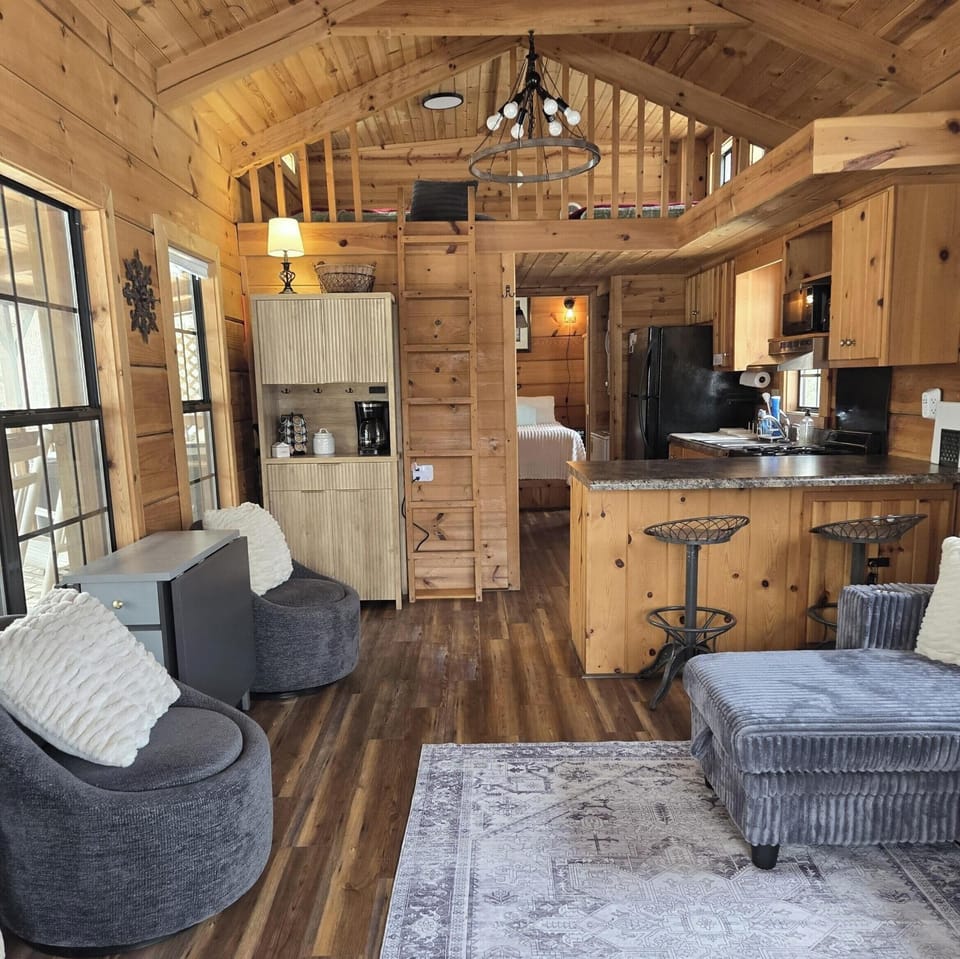Cabin, Private Bathroom (Mountain River) | Interior
